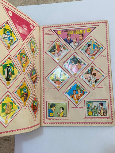 Antigo Album Figurinhas Cavalo De Aço Cromos Educativos