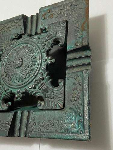 Antigo Incensário Em Ferro Fundido Trabalhado Artesanalmente