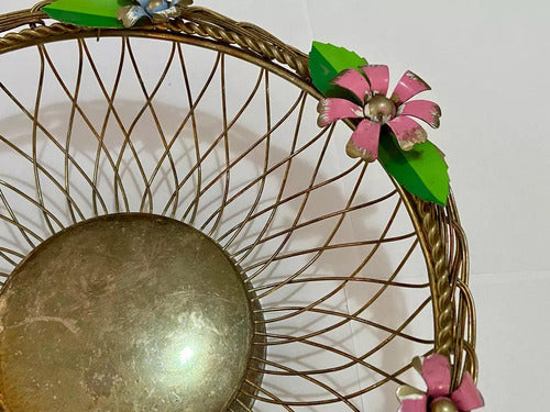 Cesta Fruteira Antiga Com Flores Rosas