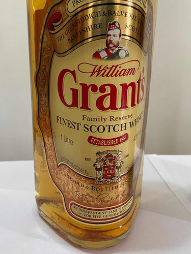 Antigo Whisky William Grant's Finest Scotch Lacrado - Lote 1