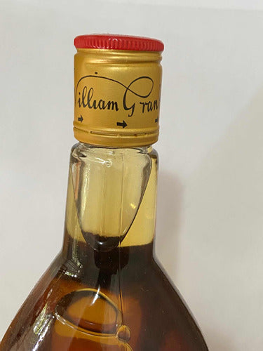 Antigo Whisky William Grant's Finest Scotch Lacrado - Lote 1