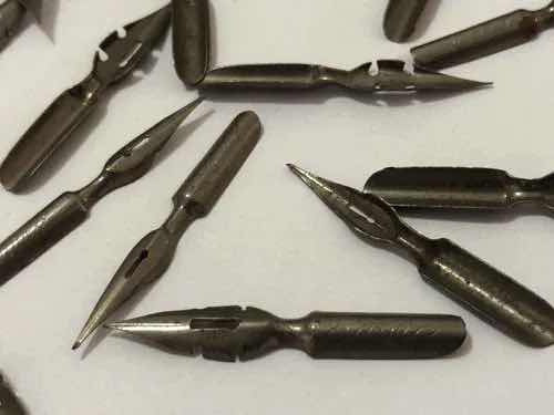 Caixa Com Penas Metálicas Antigas Para Caligrafia