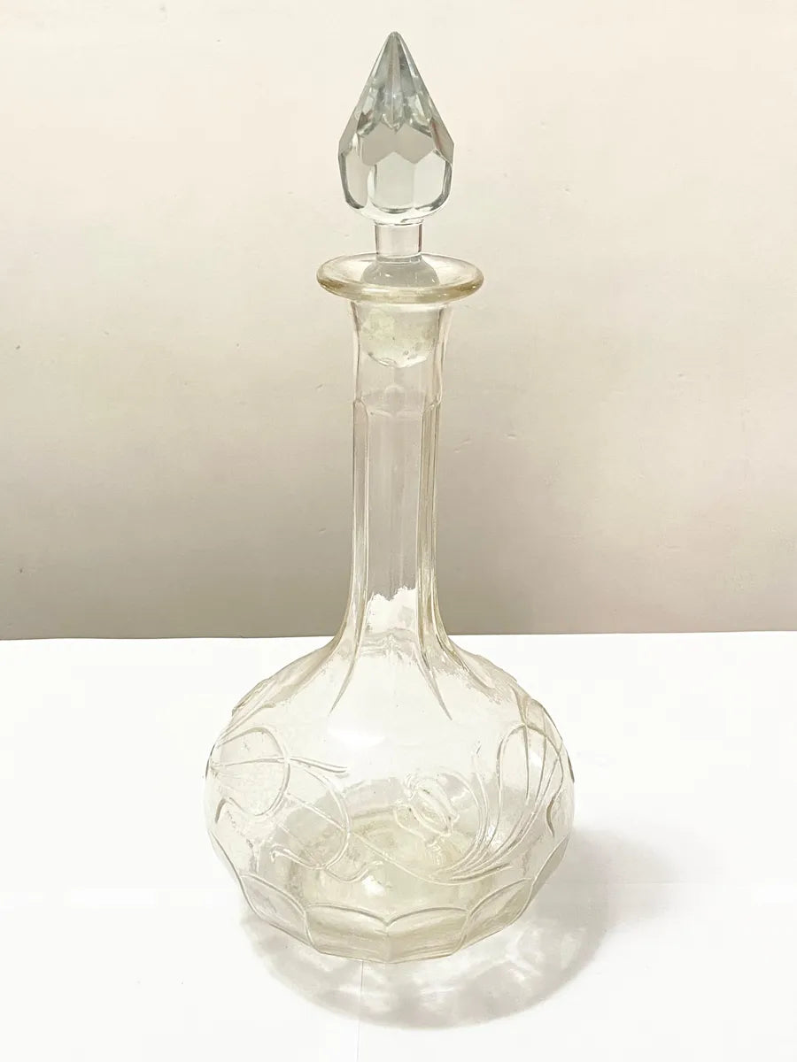 Antiga Licoreira Em Vidro Moldado Com Tampa Facetada