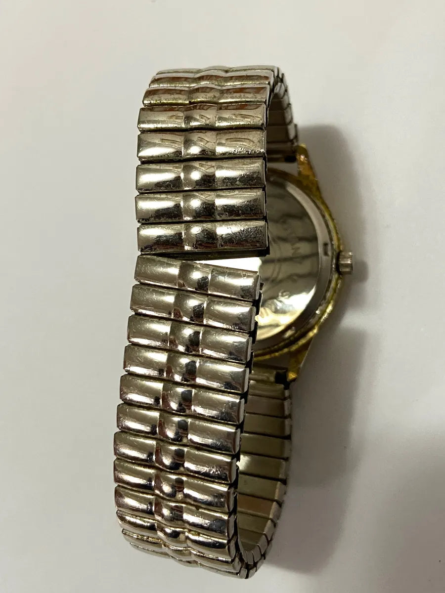 Relógio Antigo Quartz Dourado Pulseira Elastica Water Resist Prateado