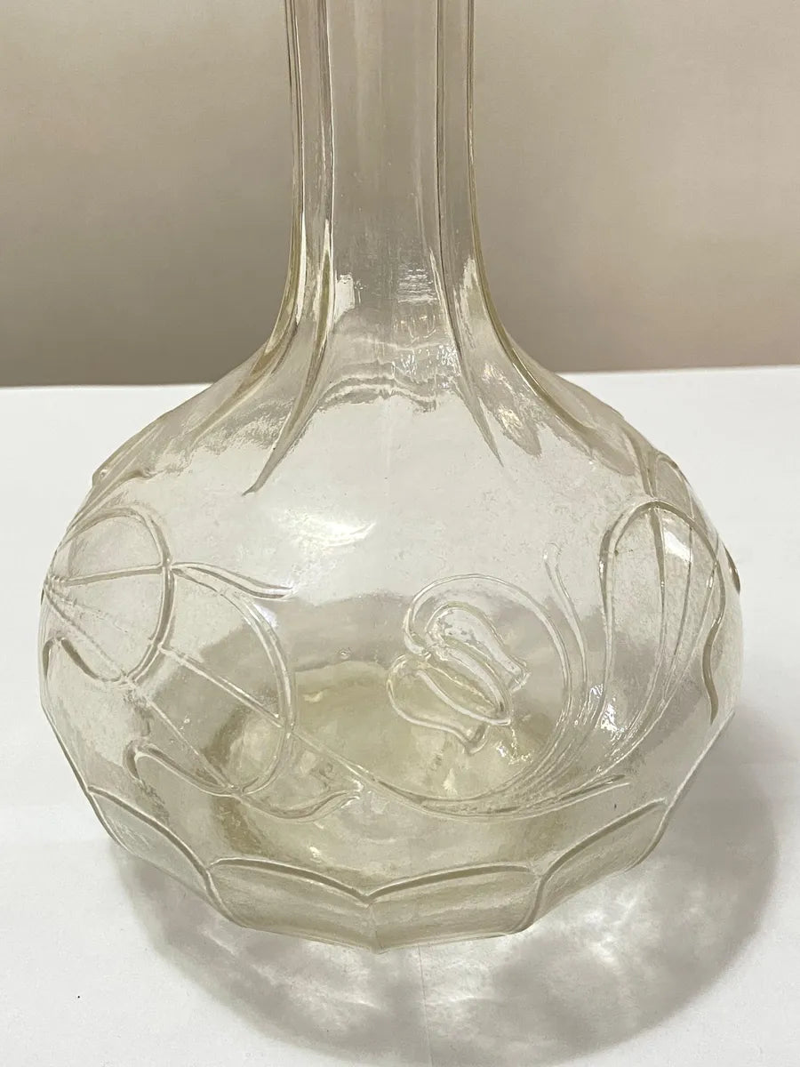 Antiga Licoreira Em Vidro Moldado Com Tampa Facetada