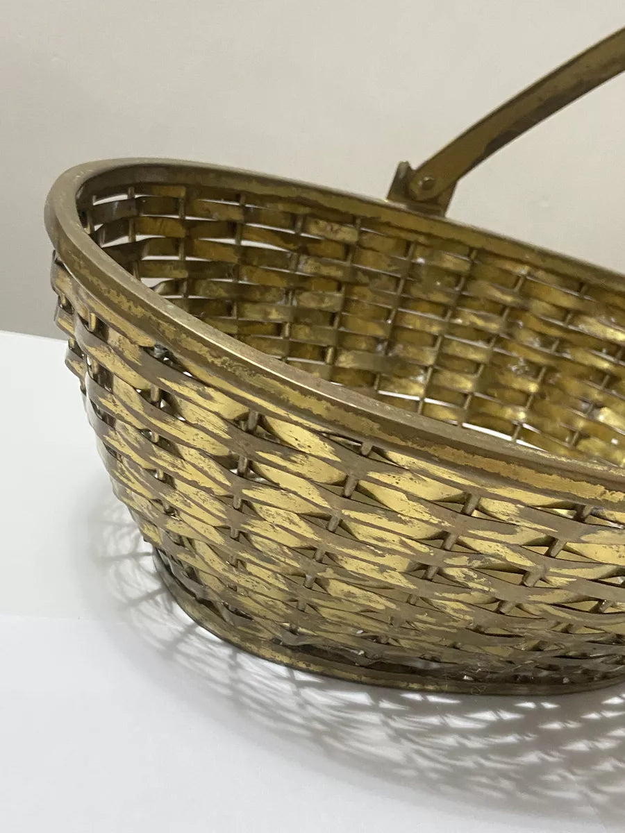 Cesta Antiga Dourada Oval Com Alça Em Metal
