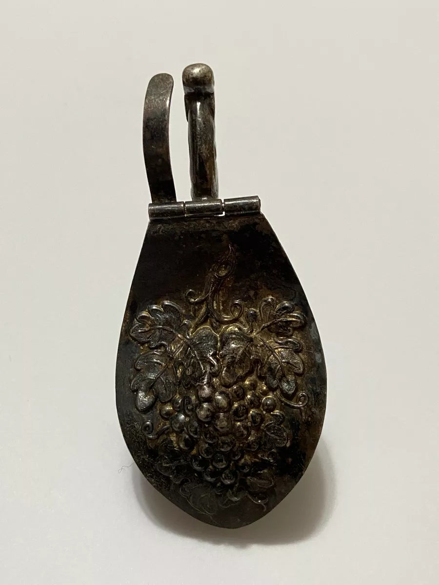 Tampa De Garrafa Cacho De Uva Prata Antiga