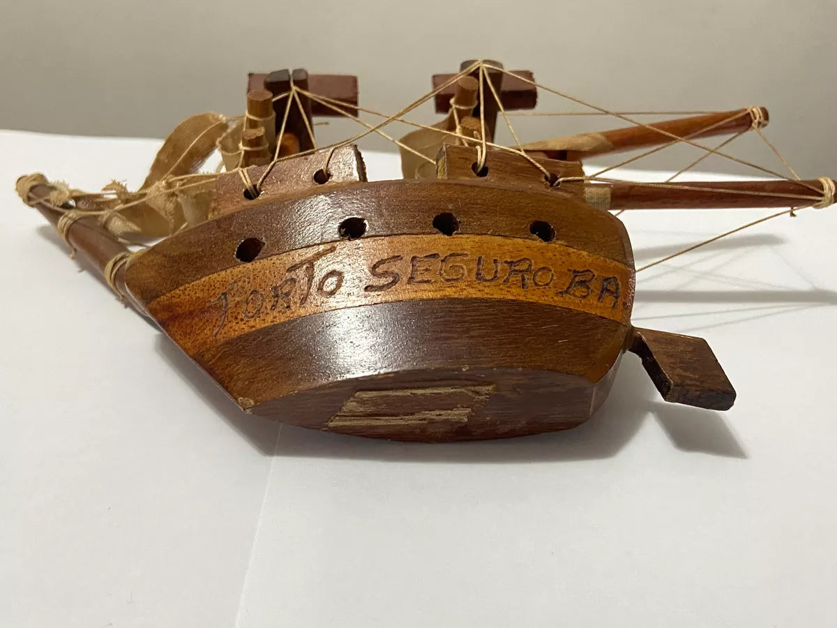 Antigo Barco A Vela Em Madeira Porto Seguro