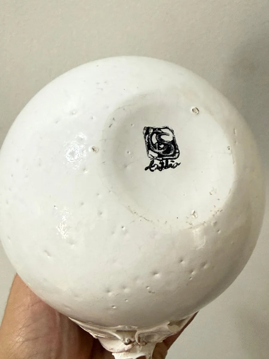 Vaso Antigo Em Cerâmica Craquelada Com Flor Em Alto Relevo