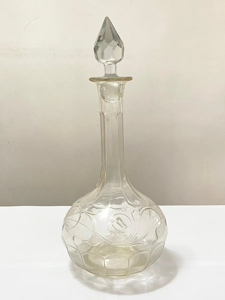 Antiga Licoreira Em Vidro Moldado Com Tampa Facetada