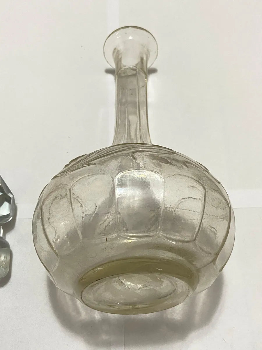 Antiga Licoreira Em Vidro Moldado Com Tampa Facetada