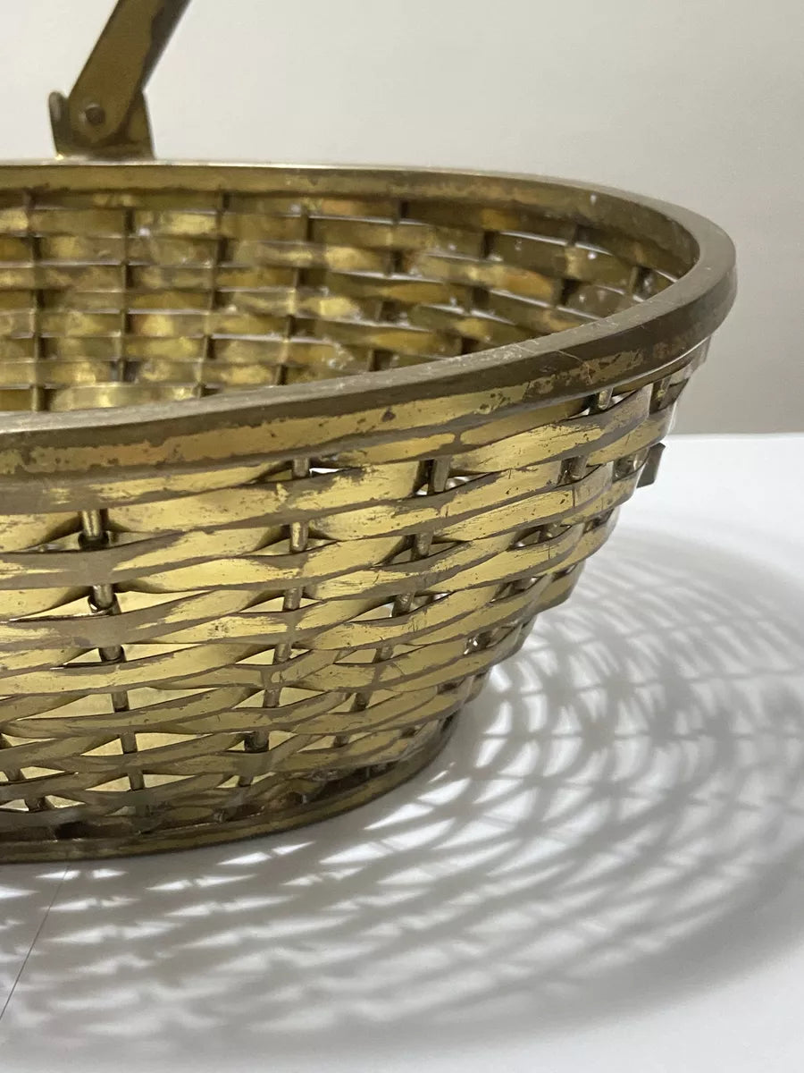 Cesta Antiga Dourada Oval Com Alça Em Metal