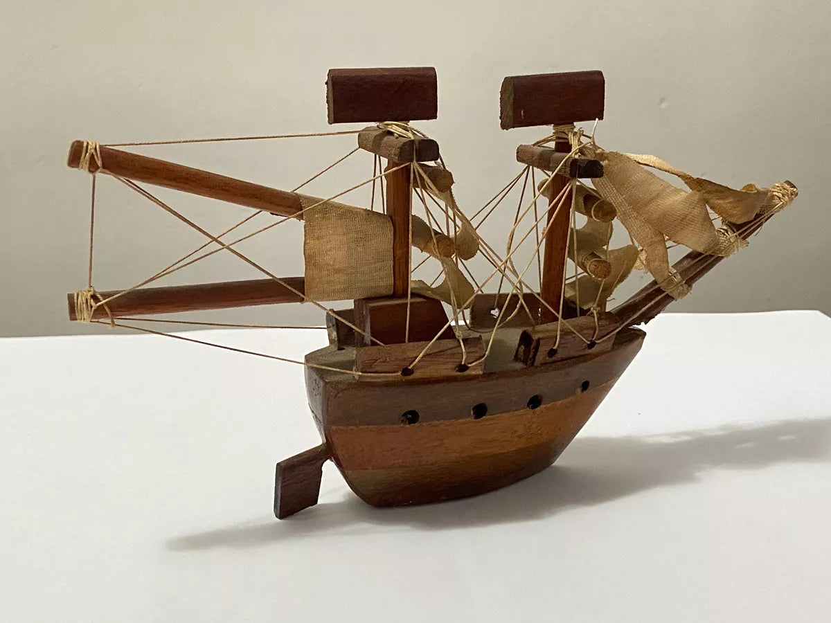 Antigo Barco A Vela Em Madeira Porto Seguro