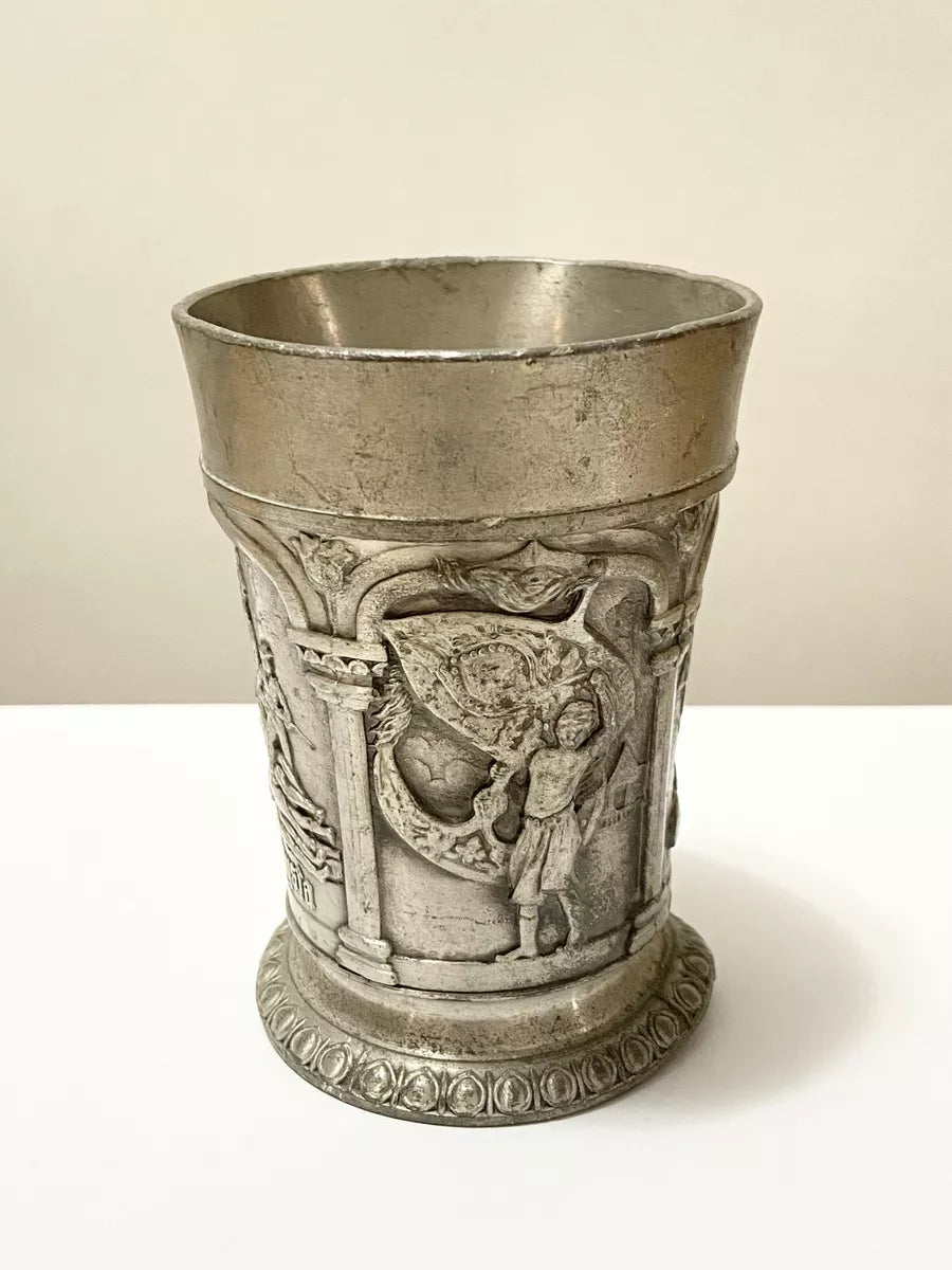 Copo Antigo Estanho Tumasek Pewter Malasia Cenas Em Relevo