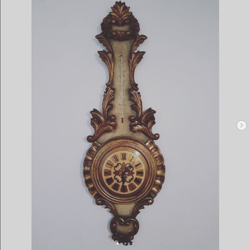 Relógio de parede com termômetro