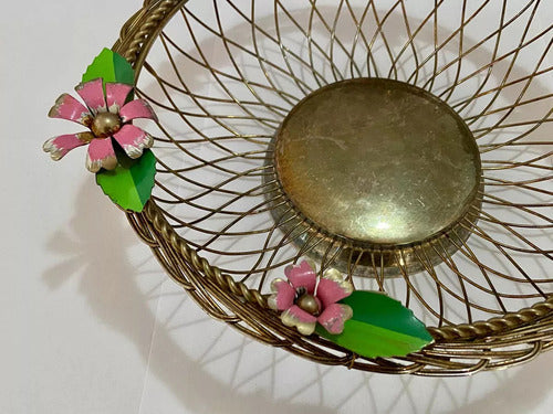 Cesta Fruteira Antiga Com Flores Rosas