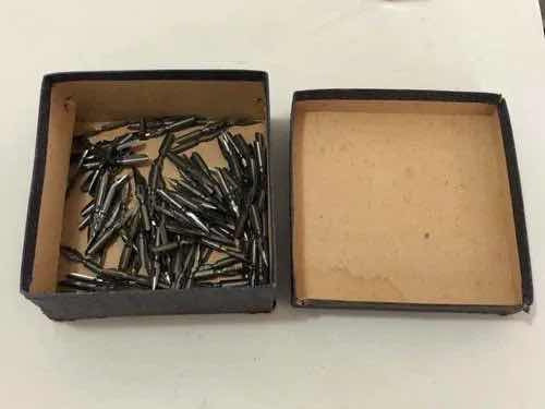 Caixa Com Penas Metálicas Antigas Para Caligrafia