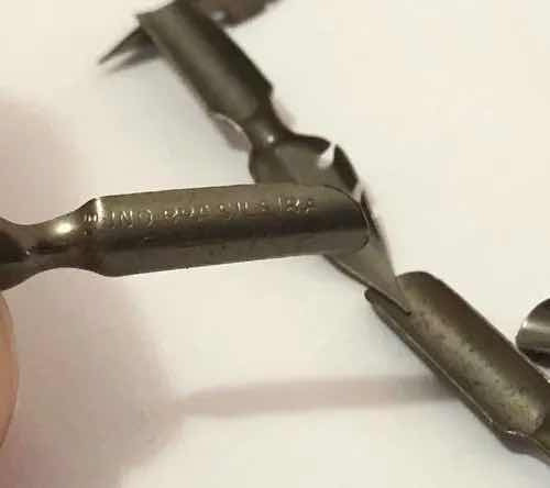 Caixa Com Penas Metálicas Antigas Para Caligrafia