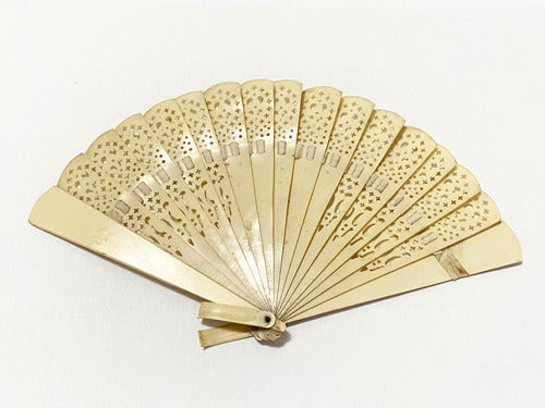 Leque Antigo Pequeno Com Desenhos Cor Marfim