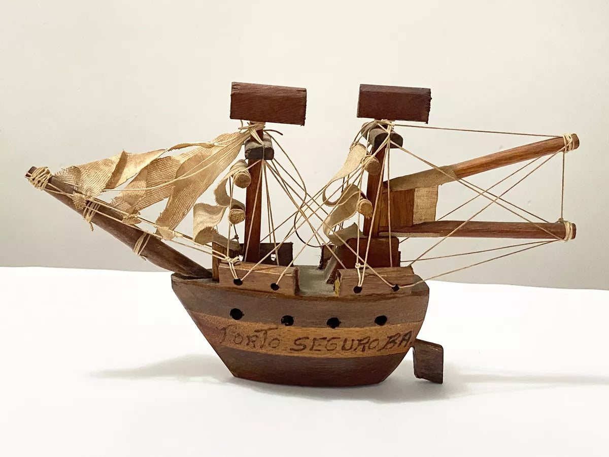 Antigo Barco A Vela Em Madeira Porto Seguro