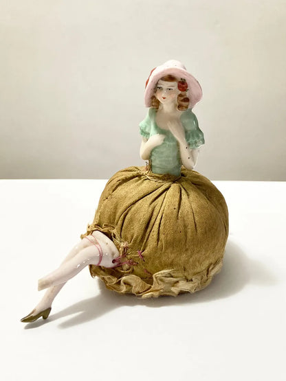 Boneca Alfineteiro Antiga De Porcelana Branco