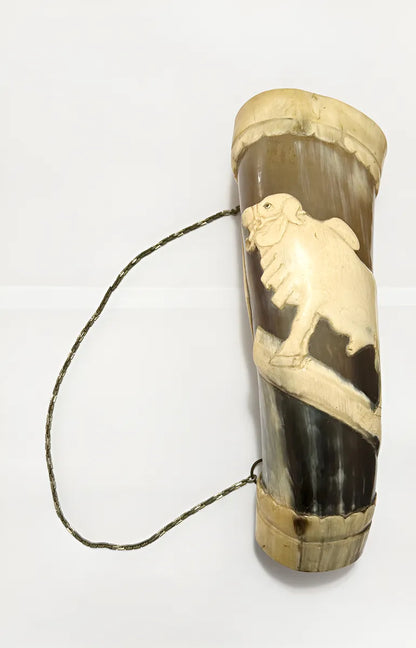 Copo Guampa Chifre Entalhado Antigo Com Figura De Boi