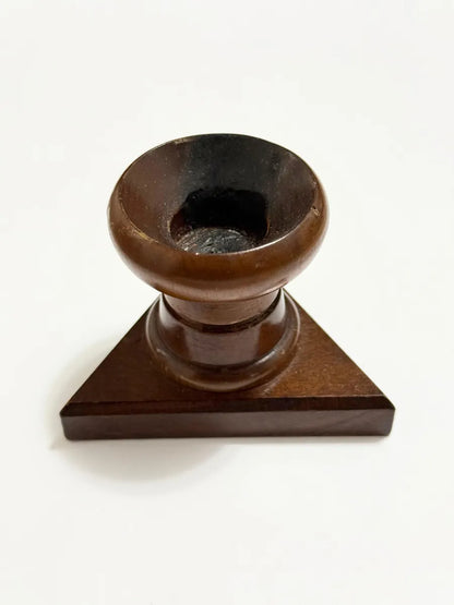 Castiçal Antigo Em Madeira Nobre Com Base Triangular Marrom