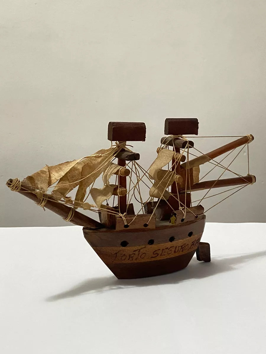 Antigo Barco A Vela Em Madeira Porto Seguro