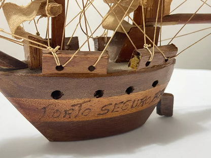 Antigo Barco A Vela Em Madeira Porto Seguro