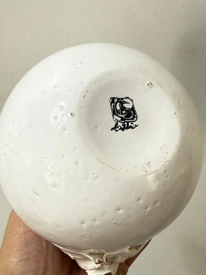 Vaso Antigo Em Cerâmica Craquelada Com Flor Em Alto Relevo