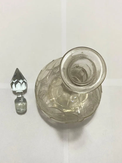 Antiga Licoreira Em Vidro Moldado Com Tampa Facetada