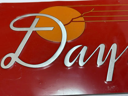 Placa Antiga Daylight Em Metal Decorativa Vermelha