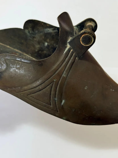 Antiga Floreira / Suporte De Parede Em Metal Formato Sapata