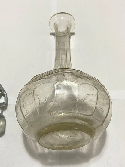 Antiga Licoreira Em Vidro Moldado Com Tampa Facetada