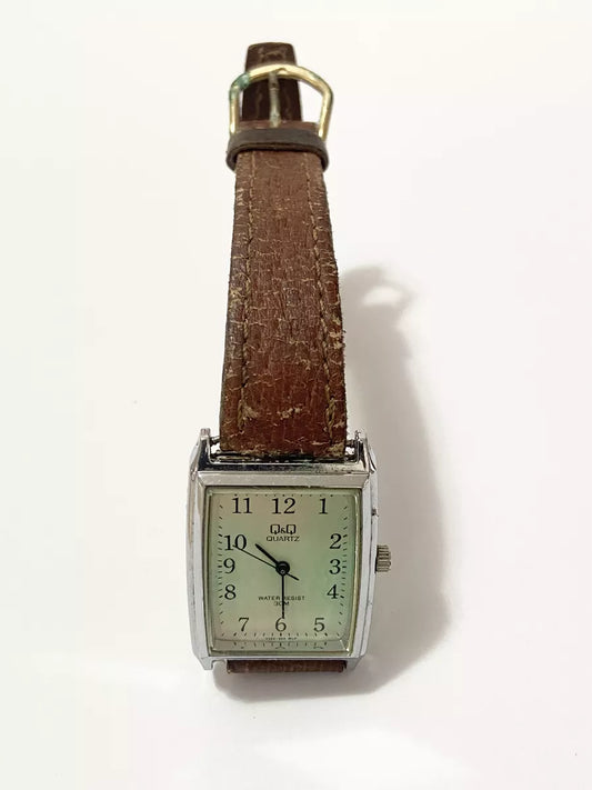 Relógio Antigo Q&q Quartz Japan Water Resistent