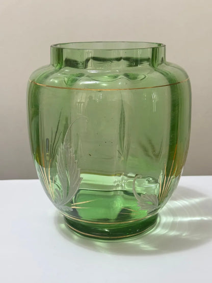 Vaso Antigo Em Vidro Verde Com Detalhes Dourados Verde