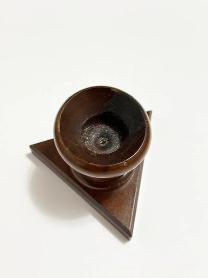 Castiçal Antigo Em Madeira Nobre Com Base Triangular Marrom