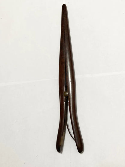 Pegador Antigo Em Madeira Nobre 28cm