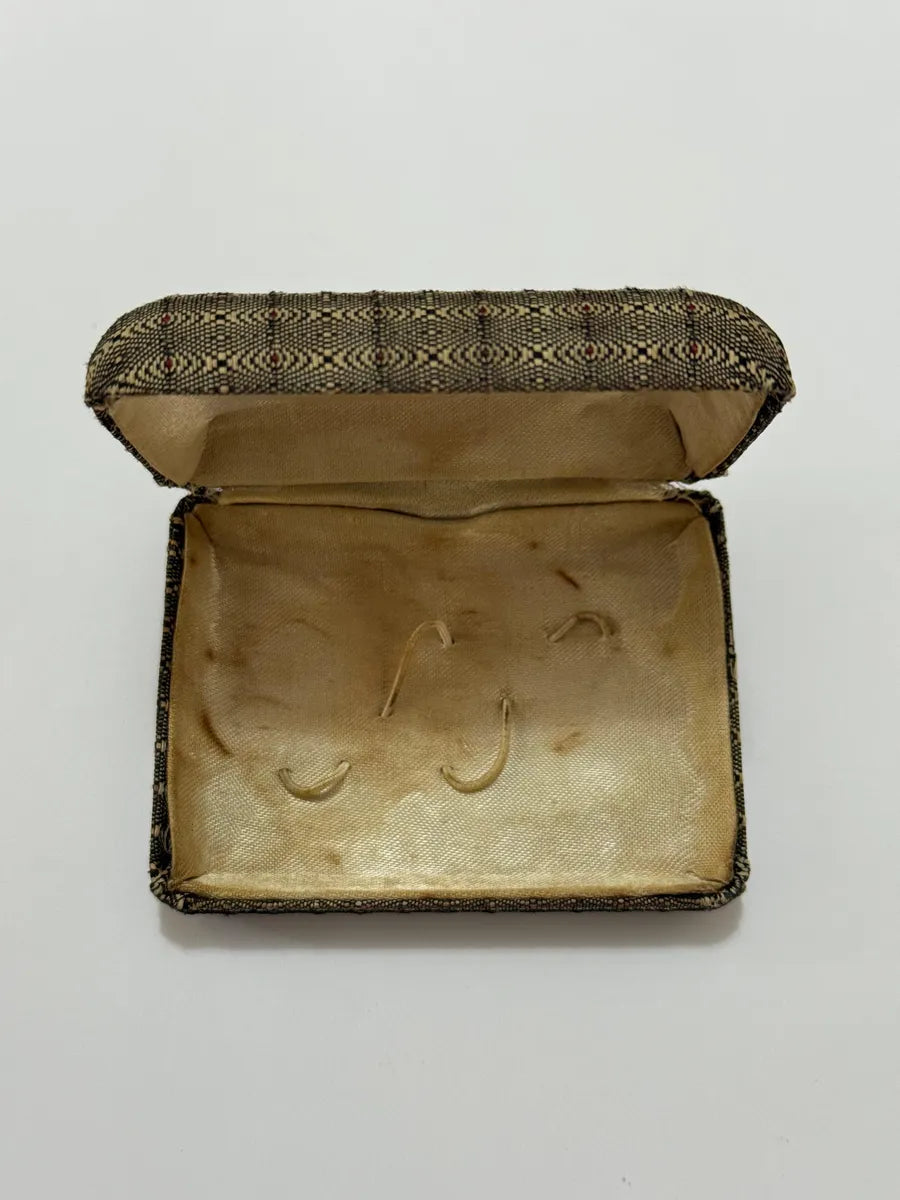 Caixa Porta Jóias Antiga Forrada Em Tecido Decorado