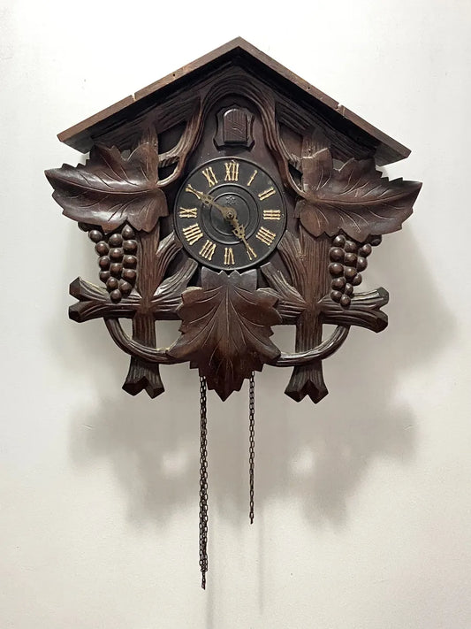 Relógio Cuco Antigo De Parede Marca H Em Madeira Entalhada Marrom Marrom