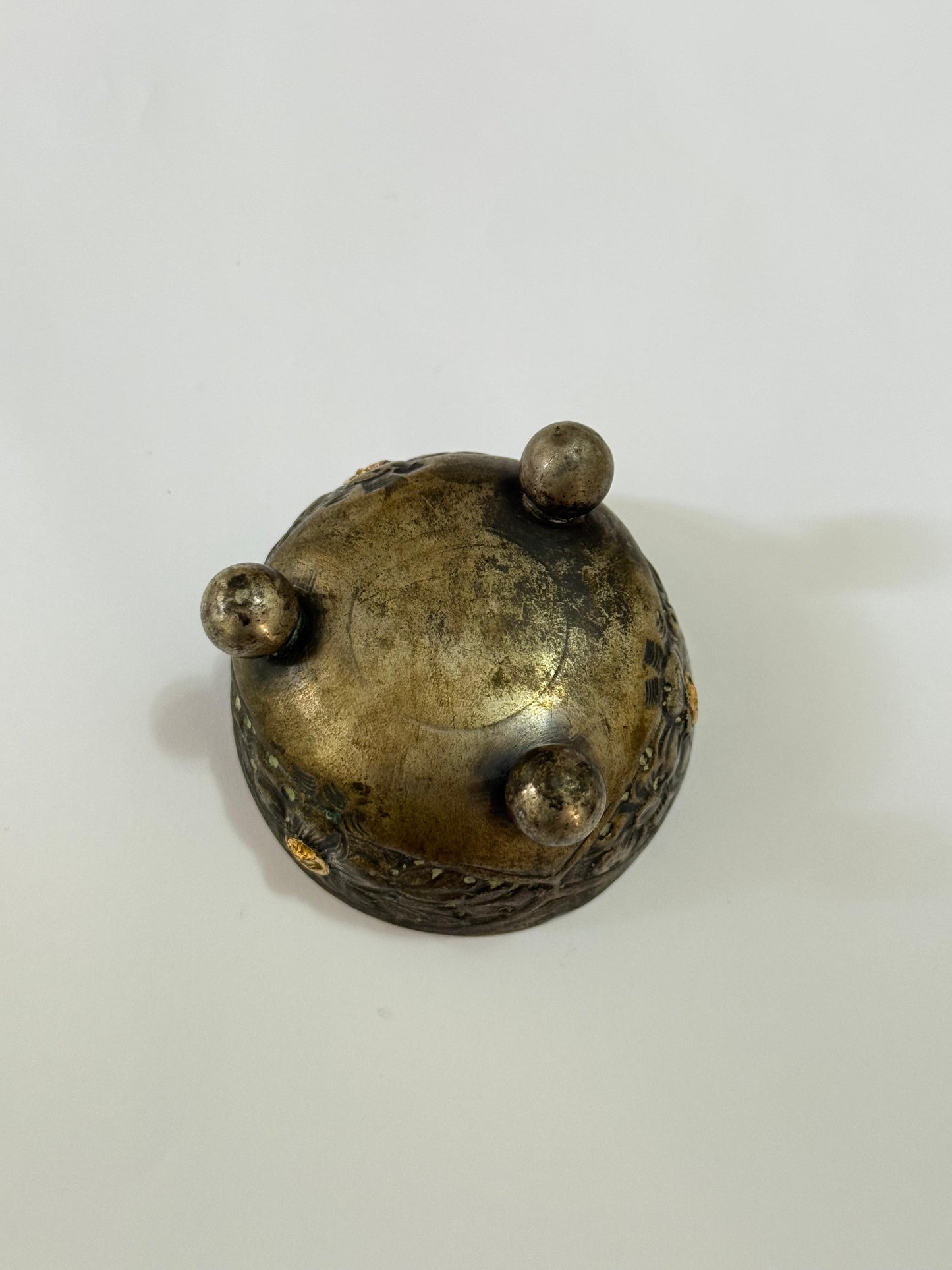 Antiga Tigela Artesanal Com Flores E Detalhes Dourados