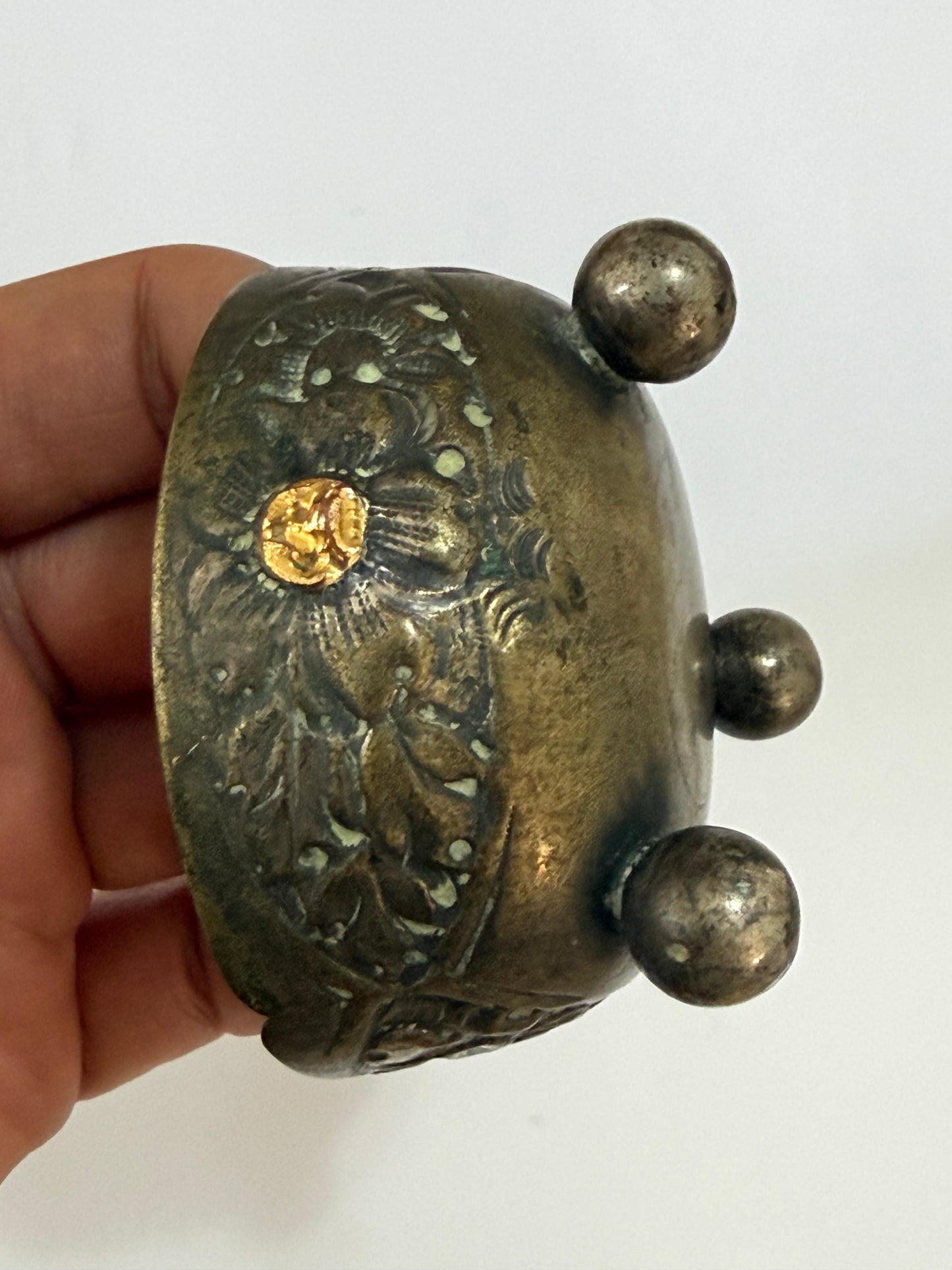 Antiga Tigela Artesanal Com Flores E Detalhes Dourados