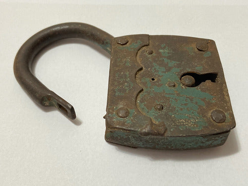 Cadeado Antigo Em Metal Med. 11,5 X  7,5cm